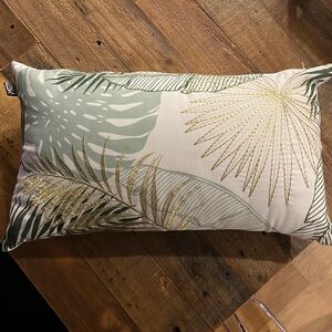 Decorative pillow